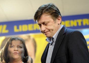 Crin Antonescu: Rușinea față de conducerea lui Macron asupra lui Nicușor Dan