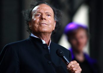 Julio Iglesias, scăpat de acuzațiile de agresiune sexuală în Spania!