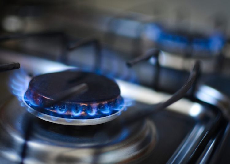 Românii vulnerabili primesc 1.200 lei pentru energie, 6 miliarde pentru furnizori!