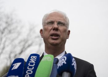 Negocieri la Miami: Trimisul lui Putin și Zelenski confirmă abținerea Rusiei