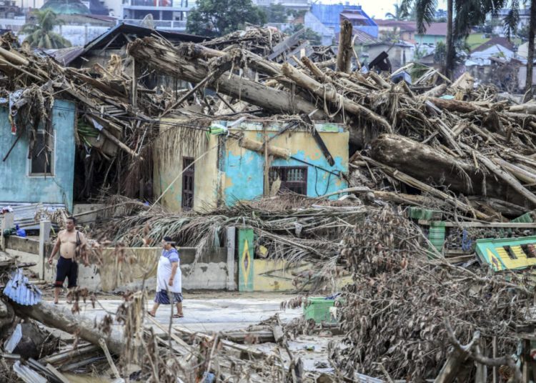 Tragedie în Indonezia: 7 morți și 80 de dispăruți după alunecare de teren