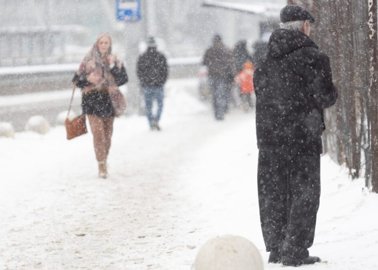 Alertă meteo: Răcire drastică și ninsori în București luni și marți!