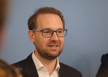 Fritz: Atacurile lui Grindeanu riscă să declanșeze o criză politică!