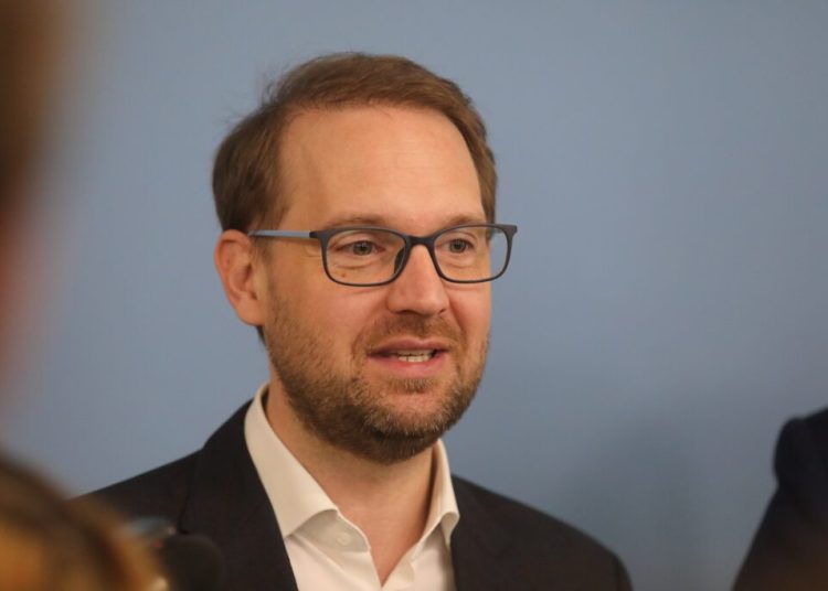 Fritz: Atacurile lui Grindeanu riscă să declanșeze o criză politică!