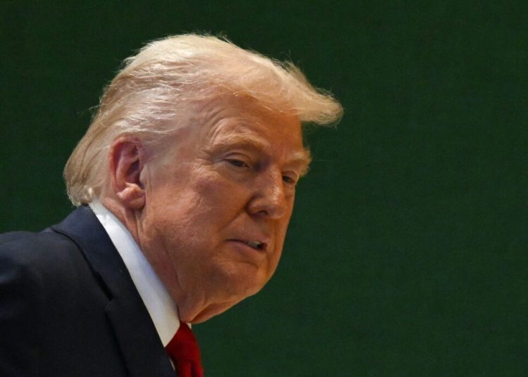 Controversă între Administrația Trump și Smithsonian pe tema portretului lui Trump