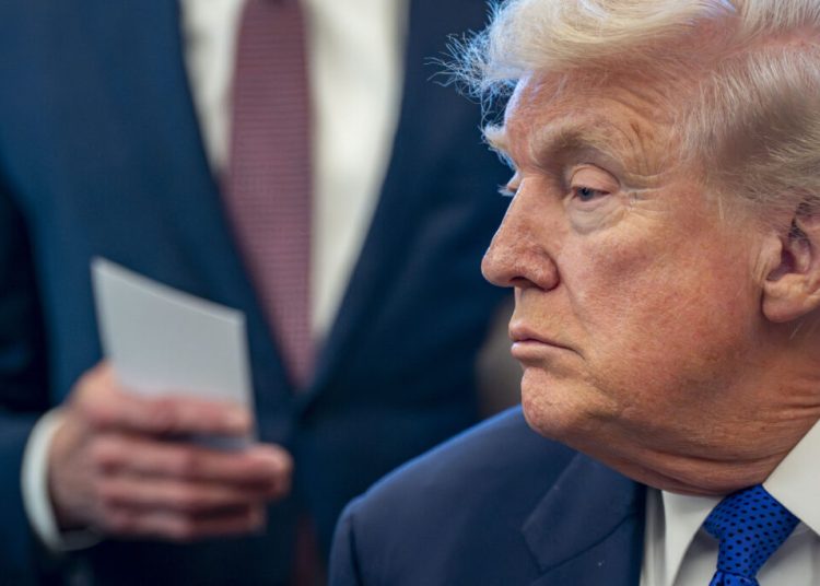 Trump impune tarife globale de 15% după înfrângerea de la „CCR”