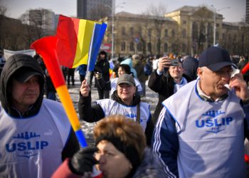 Protest al sindicatelor din învățământ: „Educația, tăiată de Guvern!”