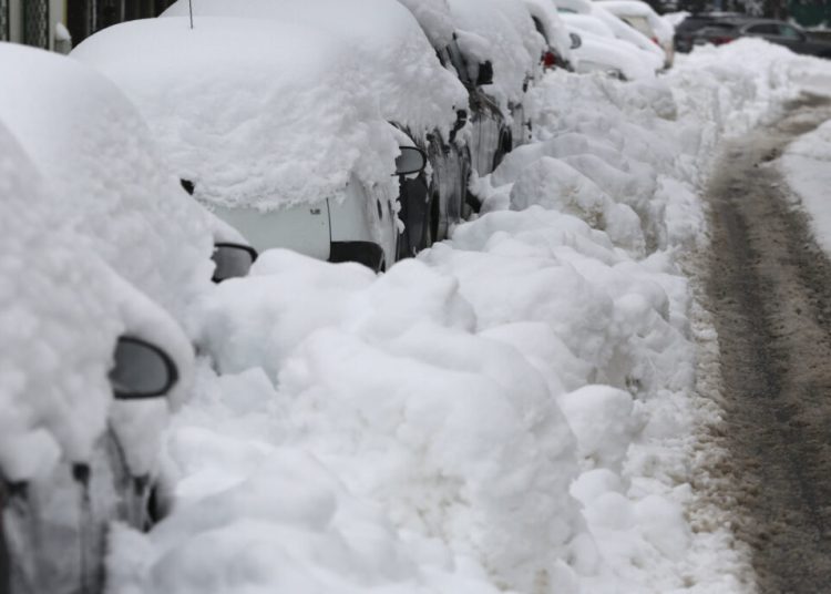 București sub asediul vremii: Ploi, ninsori și ger de -7 grade!