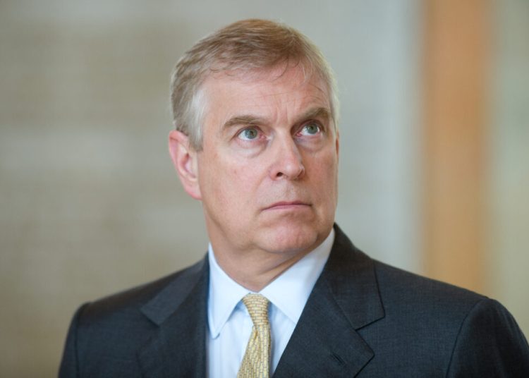 Britanicii discută eliminarea fratelui regelui Charles din succesiune!