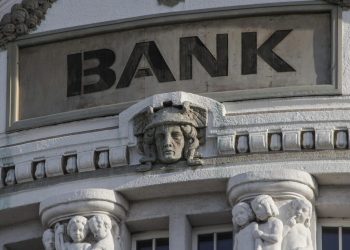 Criza bancară: Peste 120 de bănci închise într-o săptămână!