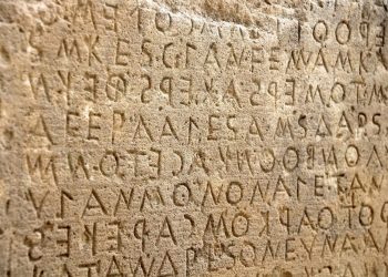 Descoperire șocantă: O piatră din curte s-a dovedit a fi comoară arheologică!