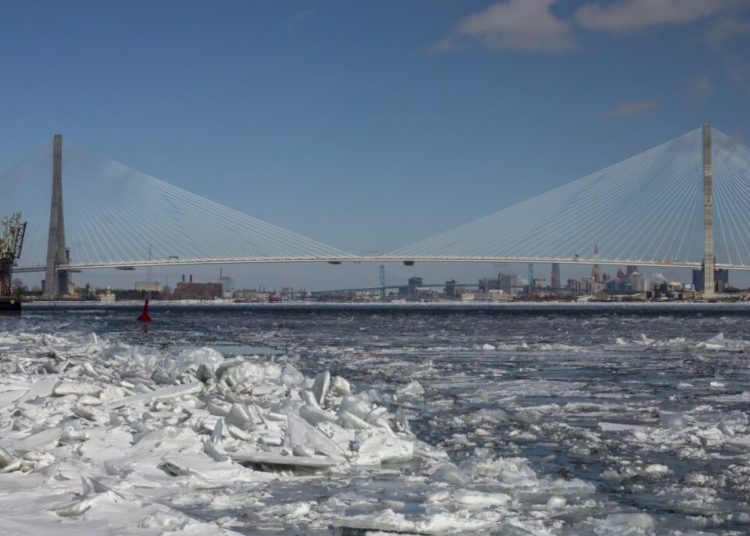 Trump își arată mușchii: amenință cu blocarea unui pod vital între SUA și Canada!