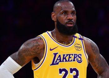 LeBron James, cel mai vârstnic jucător cu triple-double în NBA!