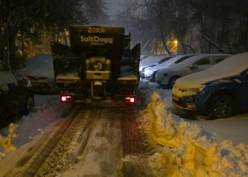 Alertă de ninsoare în București: Zăpada se acumulează rapid!