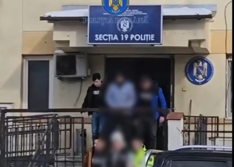 Tineri atacă fete cu pistoale cu bile într-o intersecție din Sectorul 5!