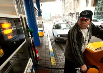 Transportatorii români cer Guvernului să taie urgent prețurile la carburanți!