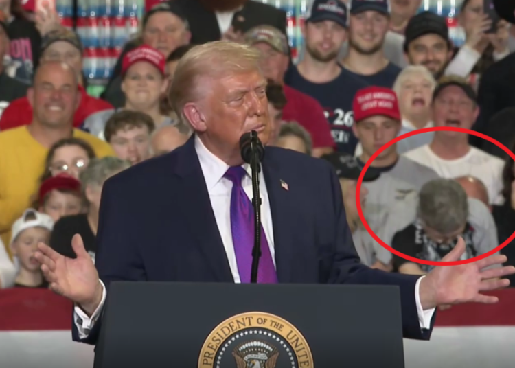 VIDEO: Discursul lui Donald Trump întrerupt brusc de o urgență medicală