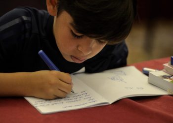 Importanța scrisului de mână în școli: De ce nu ar trebui să renunțăm?