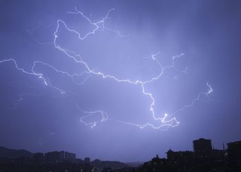 Secretele fulgerului învăluite în mituri: grecii și romanii antici