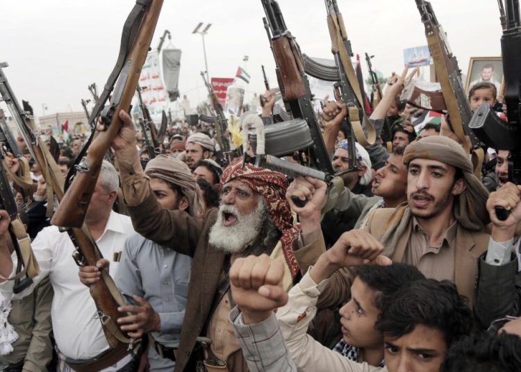 Houthi amenință: „Ne pregătim pentru o intervenție militară!”