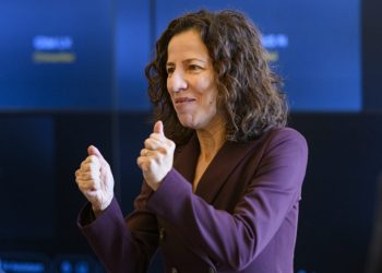 UE aprobă prime pentru profesori: Investiție în educația de calitate!