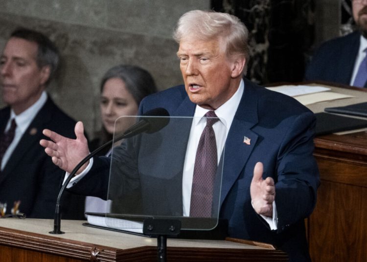 Senatori democrați: Trump ar putea trimite trupe în Iran!