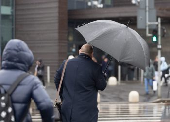 Alertă meteo: Vânt puternic în Olt și Vâlcea – Cod portocaliu!