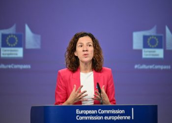 România redirecționează 2,8 miliarde euro din fonduri UE: priorități noi!