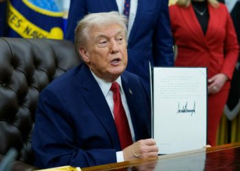 Trump impulsionează producția de arme: întâlniri cu giganții din apărare