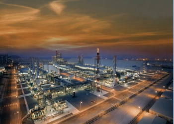 Suspensia unei uriașe rafinării de petrol: Impactul neașteptat!