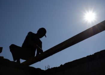 Managerii prognozează creșteri drastice ale prețurilor în comerț și construcții!