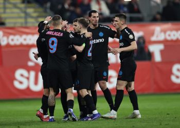 FCSB câștigă la Arad și devine lider în play-out-ul Superligii!