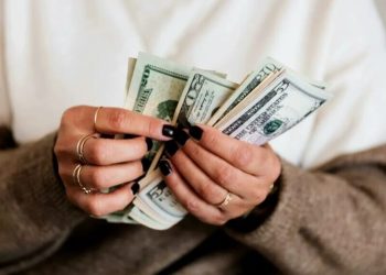 Fed rămâne ferm: Dobânzile nu se schimbă în ciuda lui Trump!