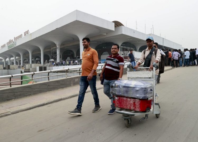 Tensiuni în Qatar: Locuitorii mutați temporar lângă ambasada SUA