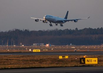 Britanicii din Orientul Mijlociu au avut primul zbor guvernamental acasă!