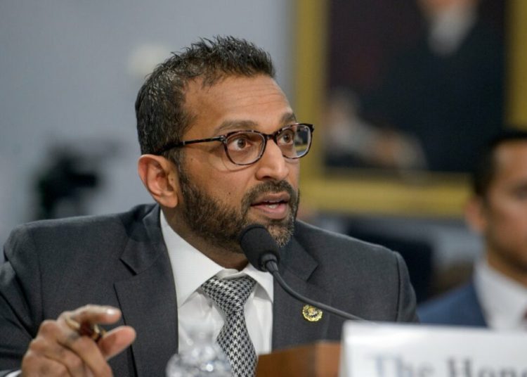 Hackerii iranieni au spart e-mailul șefului FBI: fotografii personale expuse!