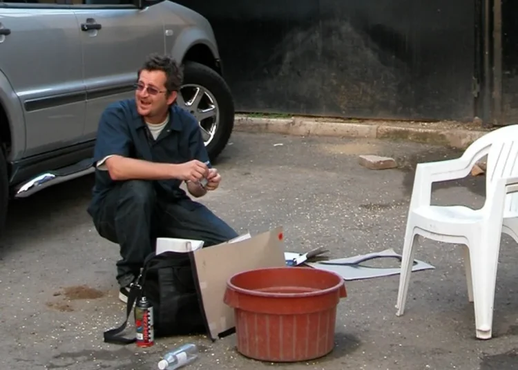 Identitatea lui Banksy dezvăluită de jurnaliștii Reuters! Uimitor!