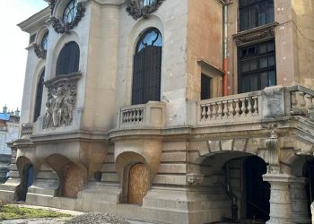 Controale la Muzeul George Enescu: Patrimoniu lăsat în containere timp de 4 ani!