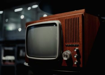 În 1977, cutremurul a oprit televiziunea: ce urmăreau românii?