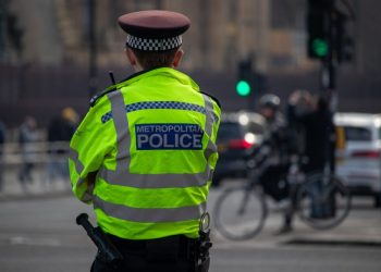 Alertă în Birmingham: Poliție înarmată la o școală! Ce s-a întâmplat?