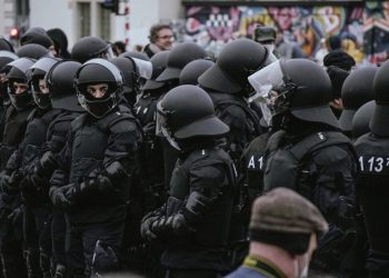 Tentativă de atac terorist în Paris: Bărbat reținut la bancă!