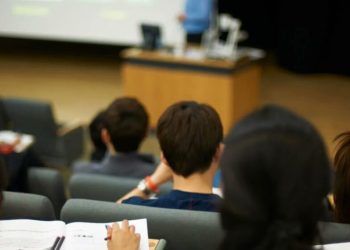 Elevii blocați în Dubai de la ISJ Vrancea: Absențe pe drum!