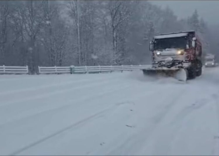 Ninsori bogate în Suceava! Cod galben de vânt în Moldova, miercuri