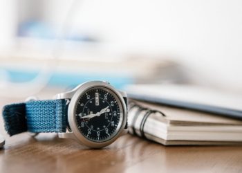 „Experții recomandă: Lăsați ceasul acasă și bucurați-vă de vară!”