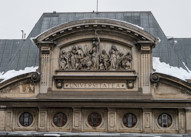 „Protest la Universitatea din București: Cadre didactice în grevă japoneză!”