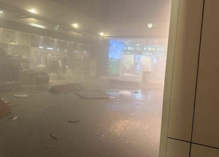 Dronă iraniană atacă Aeroportul din Dubai: evacuări și răniți!