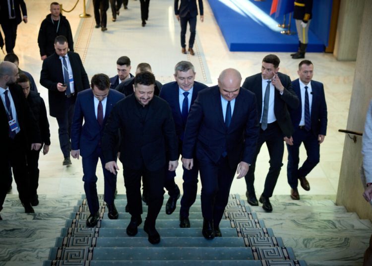 Zelenski și Bolojan: Sprijin militar și energie, priorități cheie!