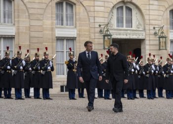 Zelenski și Macron: Discuții Cruciale pe Apărarea Ucrainei și Tensiuni în Orientul Mijlociu