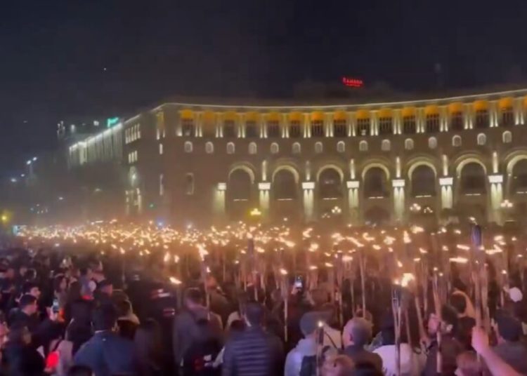 Armenia comemorează 111 ani de la genocid, tensiuni cu Turcia persistă