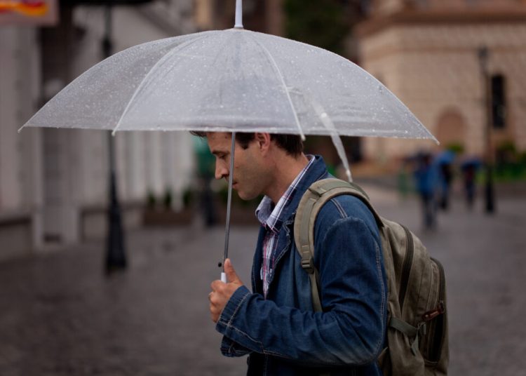 Coduri galbene ANM: Ploi torențiale și grindină în mai multe județe!